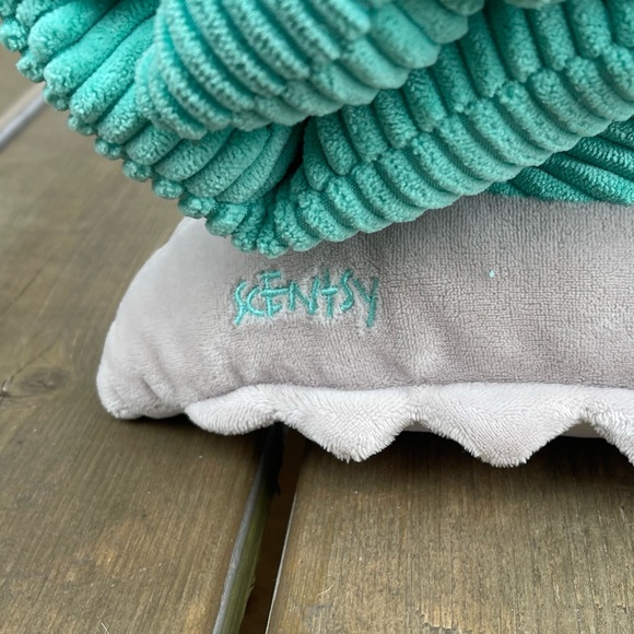 Scentsy Buddy Sia the Snail Retired Stuffed Plush Aqua Gray with Scent Pack - Picture 3 of 11